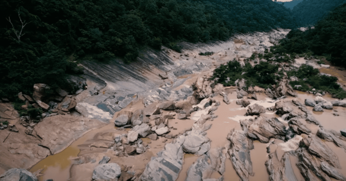 Tamasin Waterfall in Chatra District of Jharkhand-min