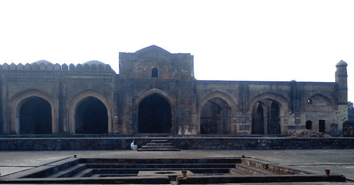 Style and features of Akbari Masjid of Sahebganj district