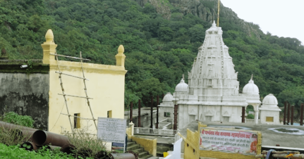 jal mandir in parasnath
