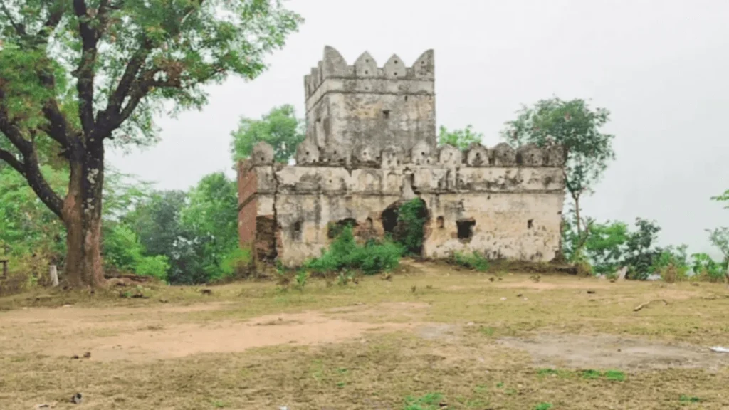 Narayanpur Fort full view of latehar