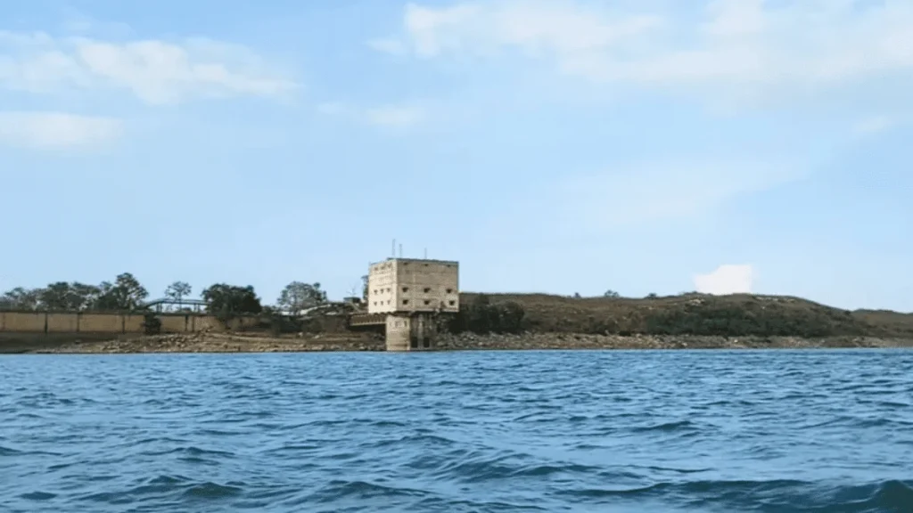 blue water in teleiya dam