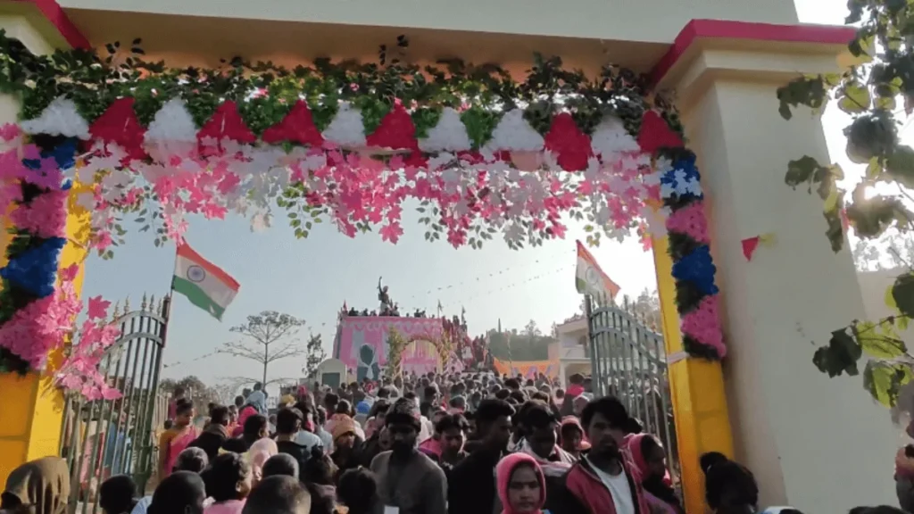 mela gate dombari hill