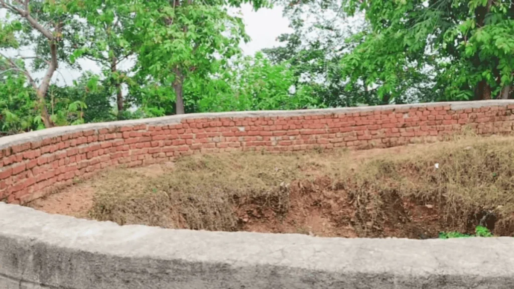 old well near Narayanpur Fort