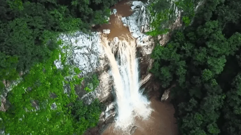 waterfall in Dhwajdhari hill of koderma