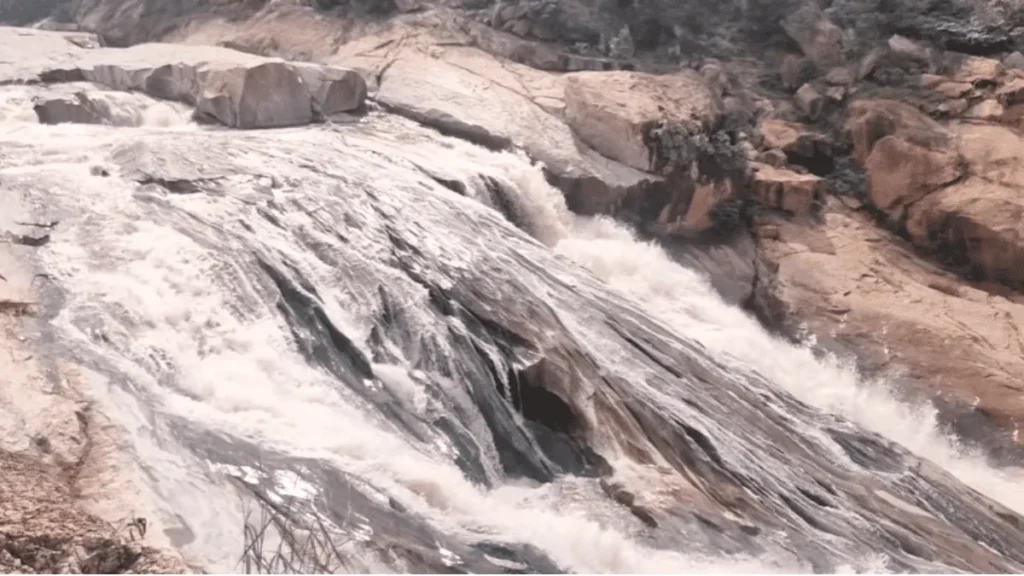 waterfall in latehar Sugga Bandh Waterfalls