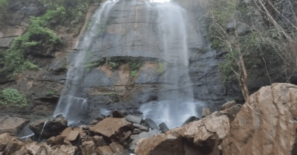 Dhardharia Waterfalls