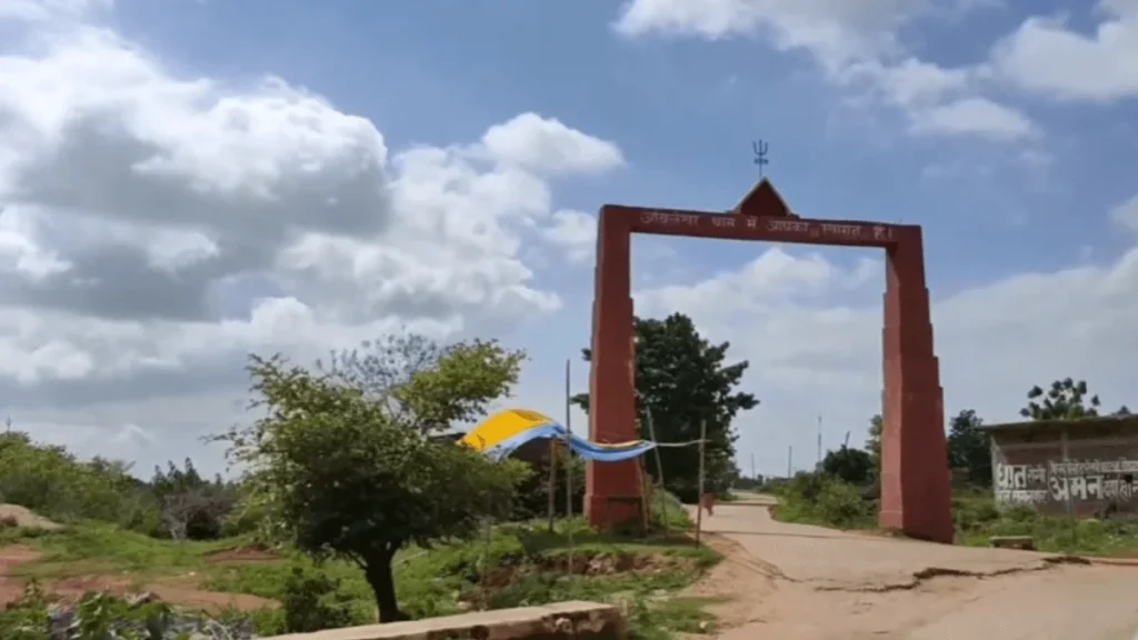 main gate of Akhileshwar Dham  Mandir